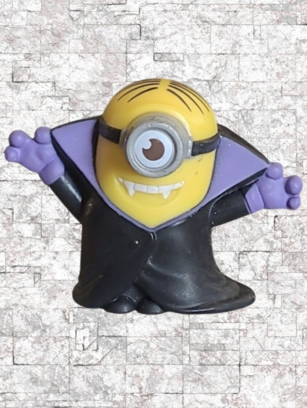 2015 McD's Toy Minion Stuart Figure In Vampire Costume